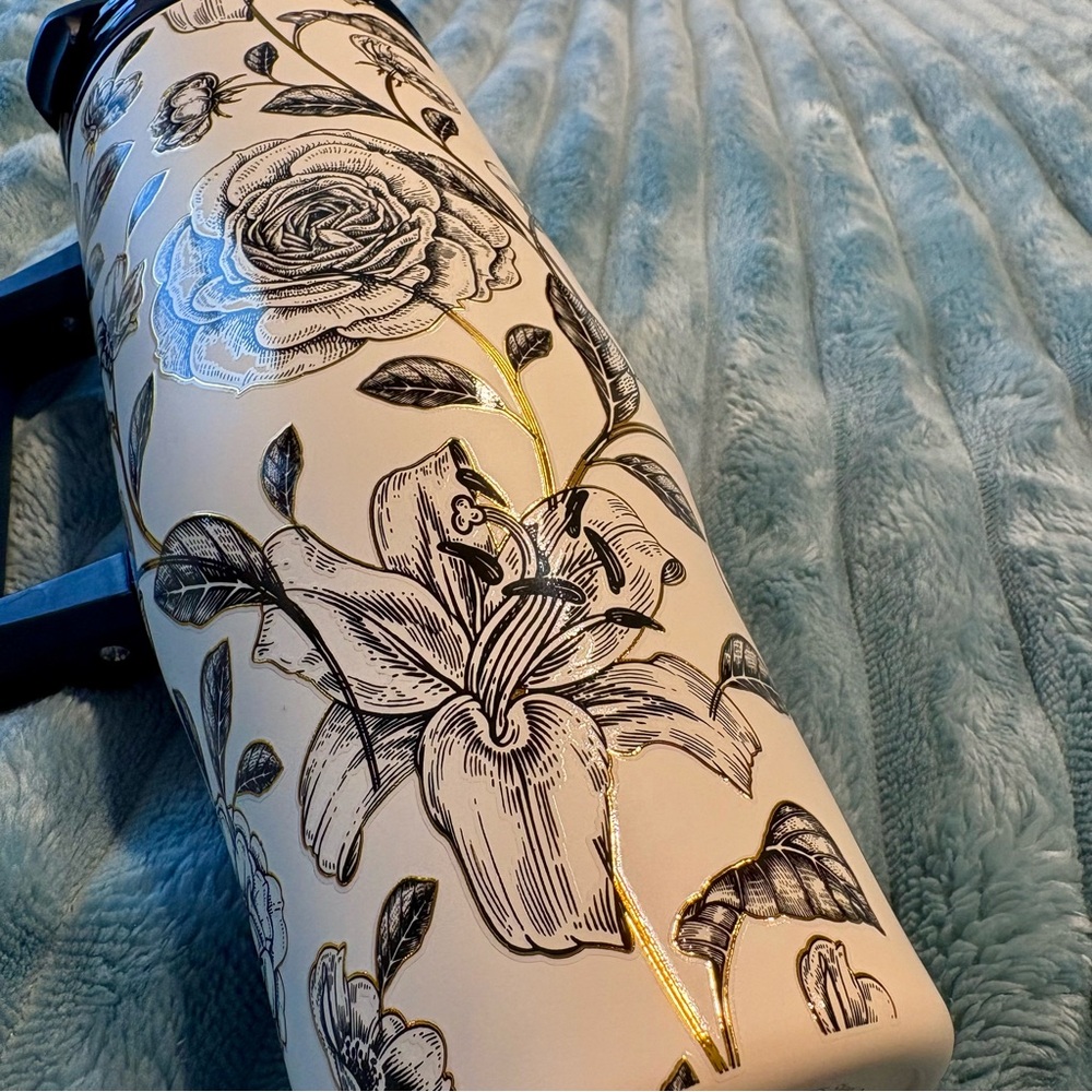Elegant Floral Travel Mug with Handle - Picture 9 of 9
